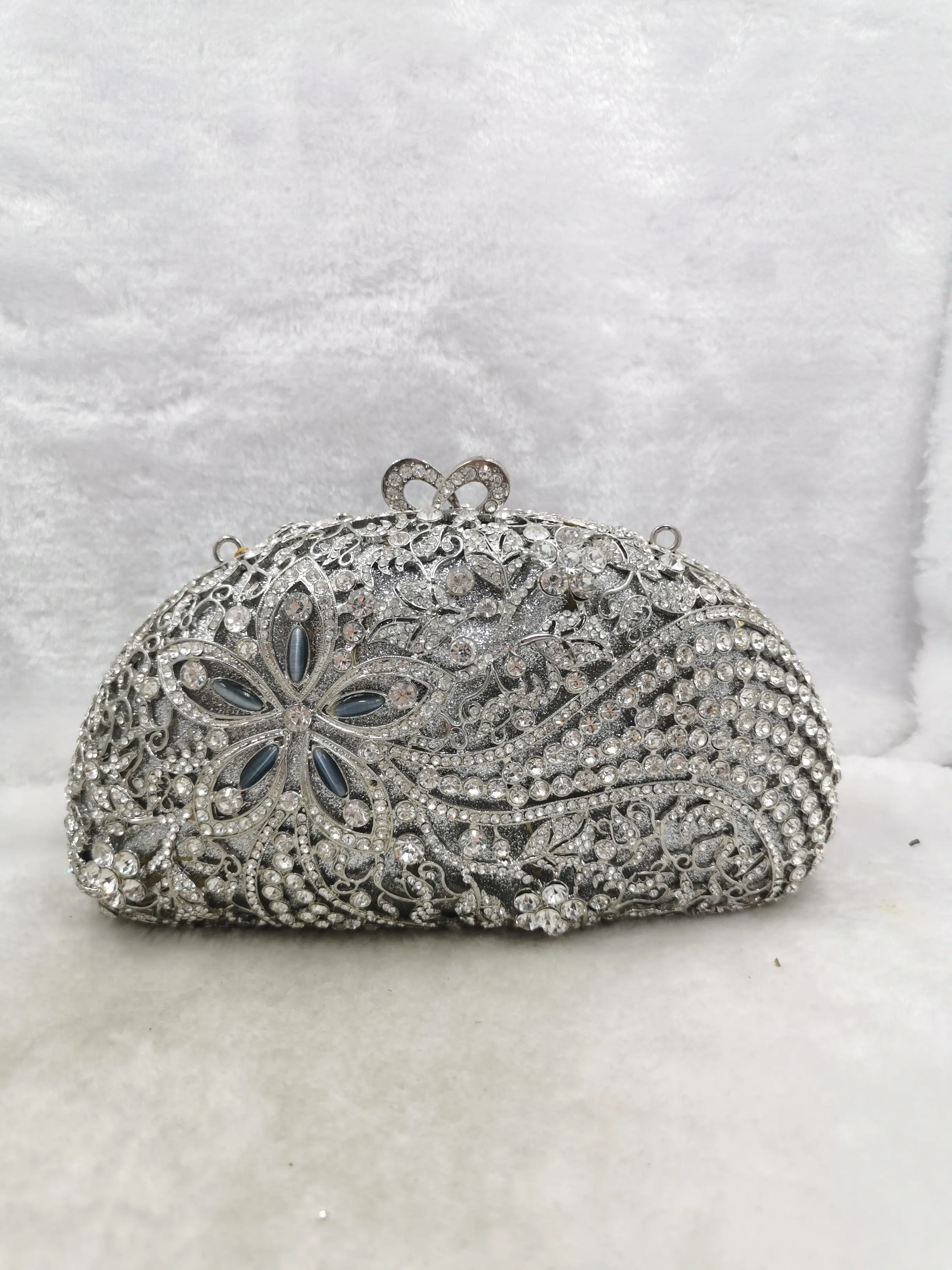 Lady Elegant Silver Red Color Women Crystal Evening Bags Hollow Out Ladies Diamond Minaudiere Wedding Clutch Bags Handbag Purse