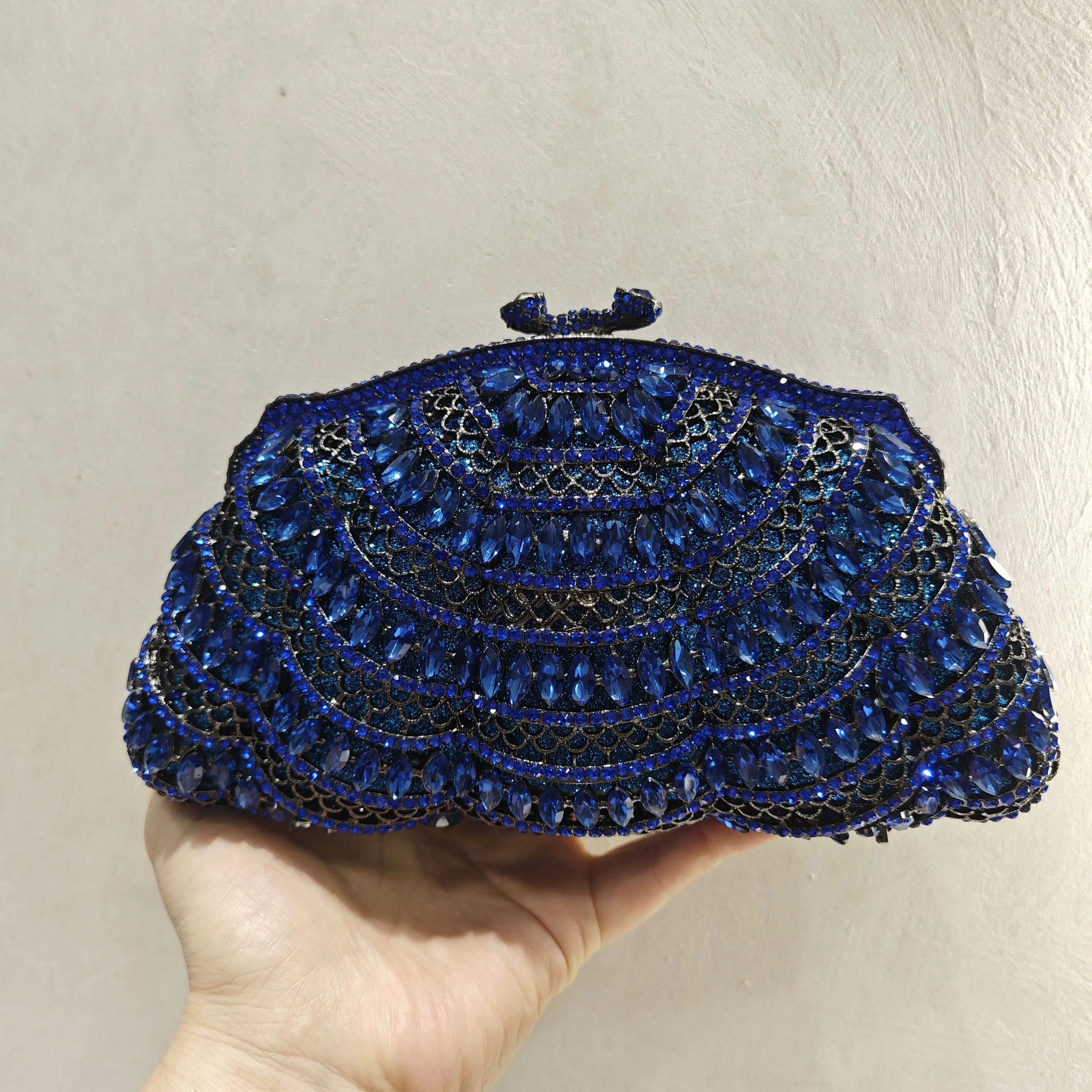 Women Gold/Green/Blue/Red Rhinestones Wedding Clutch Purse Women’s Crystal Evening Clutches Bags Lady Chain Party Shoulder Bags