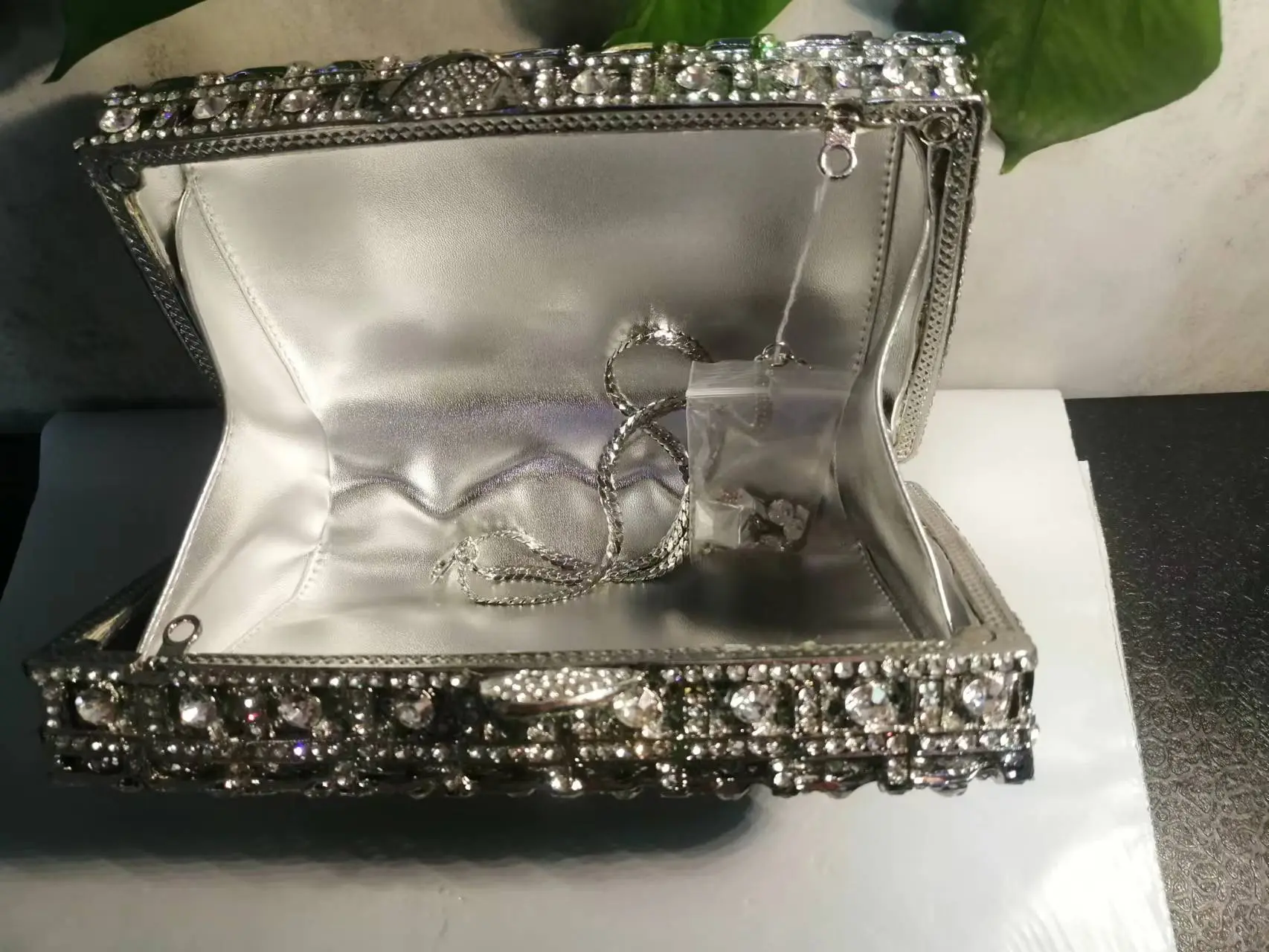 Women Silver Color Crystal Clutch Purse Big Stones Evening Bags Wedding Rhinestone Handbags Bridal Diamond Clutches Purses Bag
