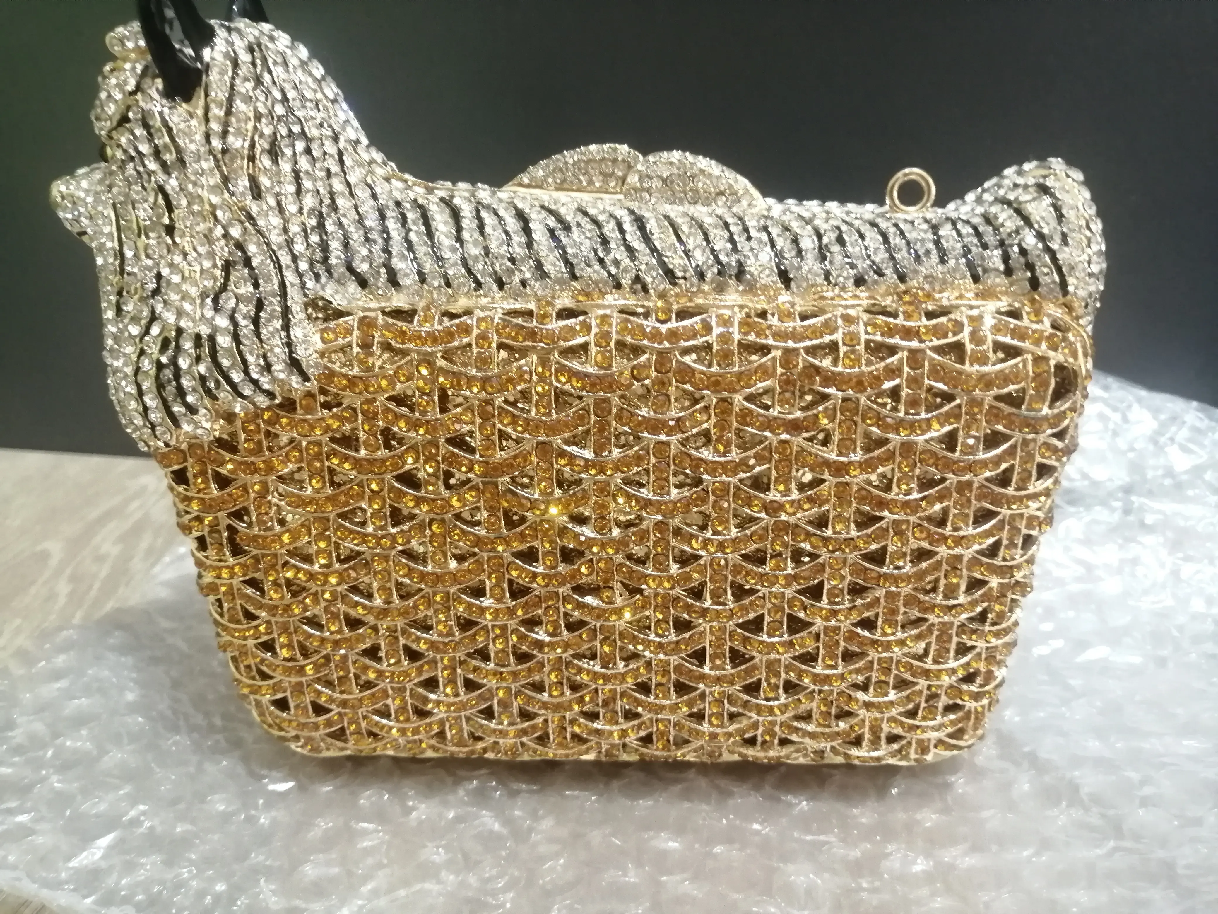 Metal gold Crystal clutch Purse 2020 New Women’s Evening bags Clutches Shoulder bags Handbags Fashion Ladies Mini Phone Case bag