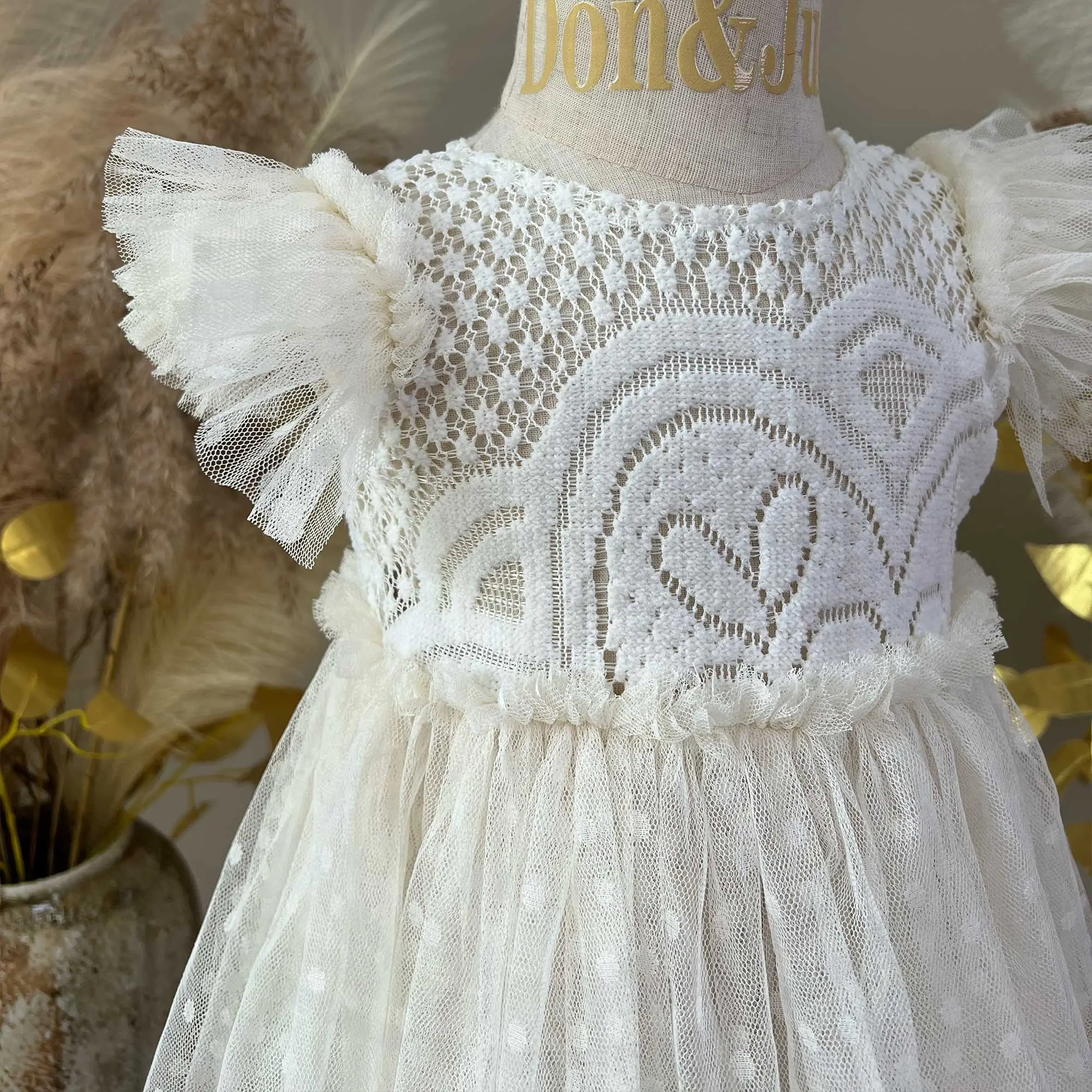 Girls 1-6 Years Old Decorated with Wrinkled Lace Beige Mesh Fabric Jumpsuit Little Princess Costume Birthday Party Photo Prop