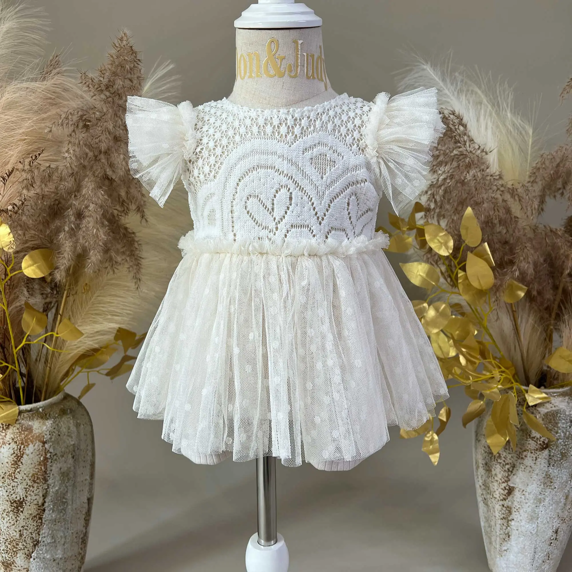 Girls 1-6 Years Old Decorated with Wrinkled Lace Beige Mesh Fabric Jumpsuit Little Princess Costume Birthday Party Photo Prop