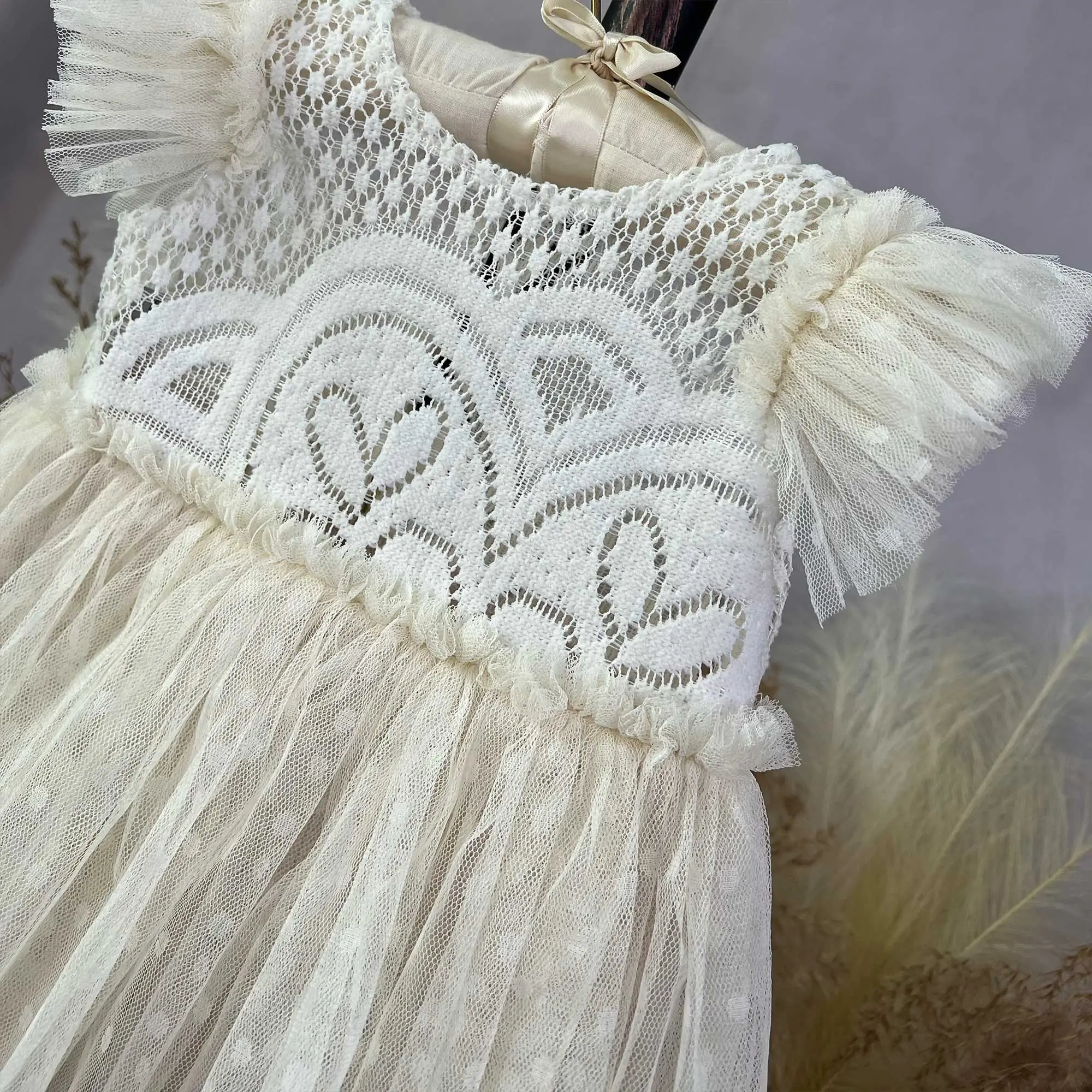 Girls 1-6 Years Old Decorated with Wrinkled Lace Beige Mesh Fabric Jumpsuit Little Princess Costume Birthday Party Photo Prop