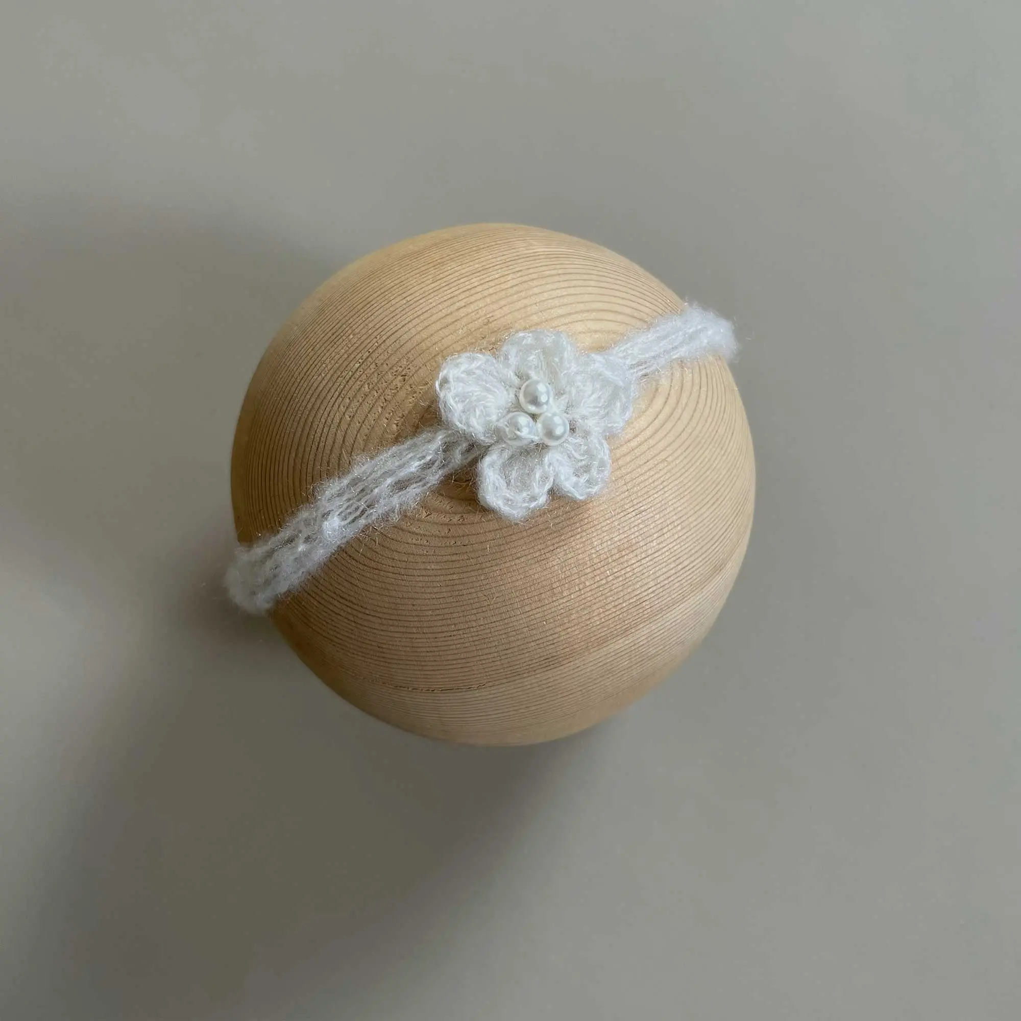 Handmade Mohair Crochet 5-Petal Flower Hair Clip with Pearl Center for Newborn Baby Girl Photo Prop Infant Photoshoot Accessory