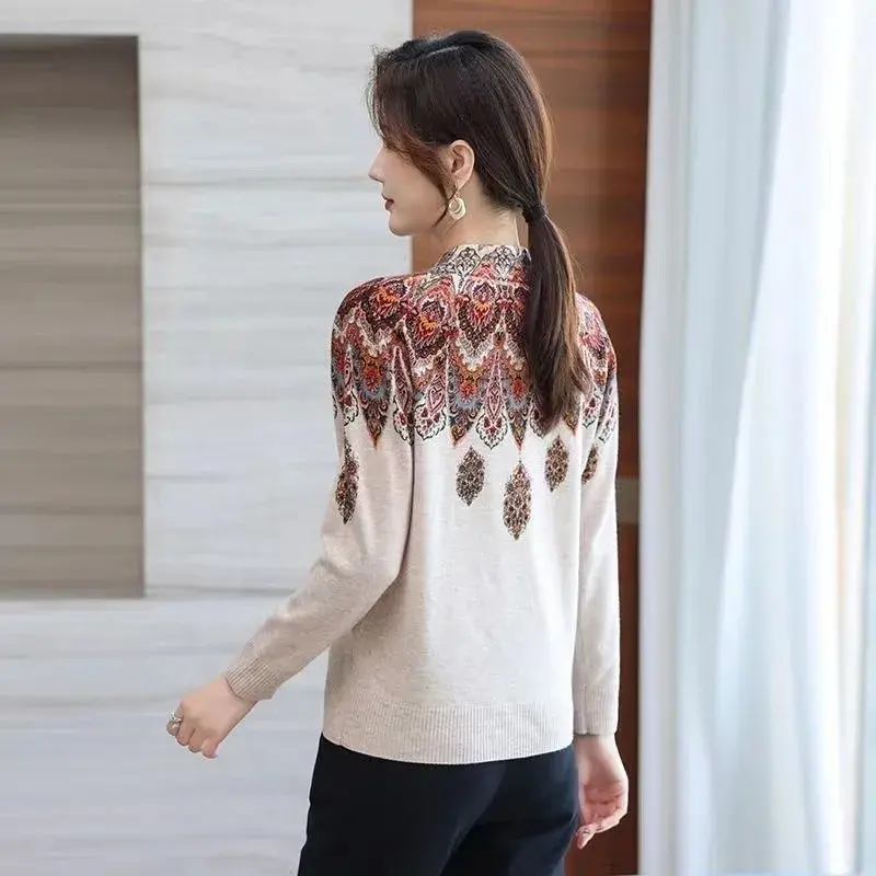 2025 New Middle-aged  Mothers V-neck Women's Sweaters Pullovers Autumn Winter Long Sleeves Loose Casual knitt Sweater Female Top