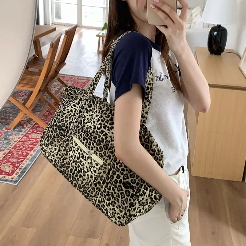 A Niche Leopard Print Canvas Handbag Highend Leopard Print Commuter Shoulder Bag Cross border Large Capacity Business Travel Bag
