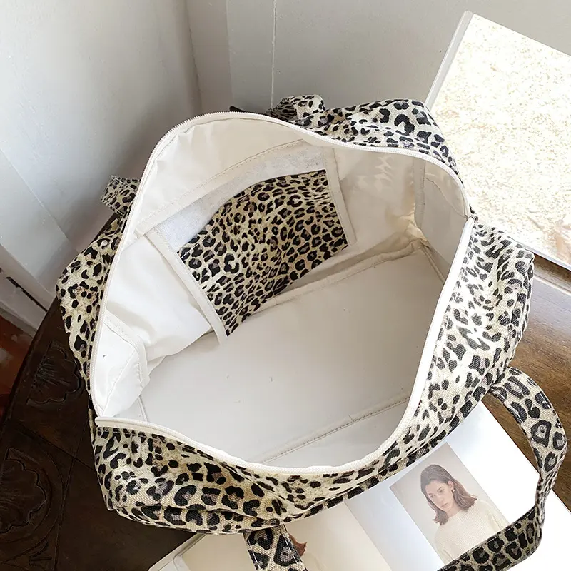 A Niche Leopard Print Canvas Handbag Highend Leopard Print Commuter Shoulder Bag Cross border Large Capacity Business Travel Bag