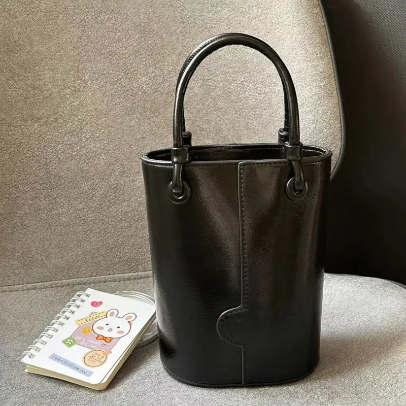 2024 New Fashion Bucket Shaped Bag Retro Causal Chic Elegant Women Crossbody Handheld Versatile Bags Lady Handbags Shoulder Bag