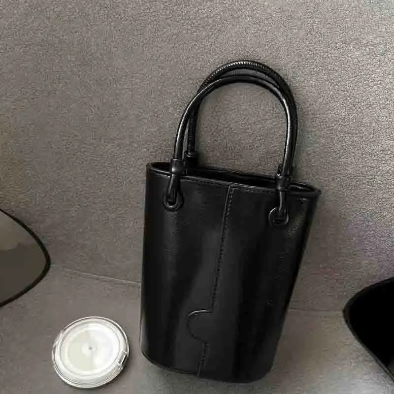 2024 New Fashion Bucket Shaped Bag Retro Causal Chic Elegant Women Crossbody Handheld Versatile Bags Lady Handbags Shoulder Bag