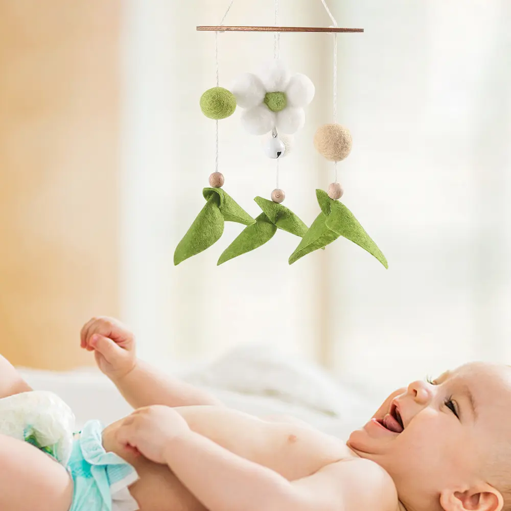 Baby Rattle Toys Cartoon Bee Flower Newborn Bed Bell Wooden Bracket Promote The Coordinated Development Of Senses Cute Baby Gift