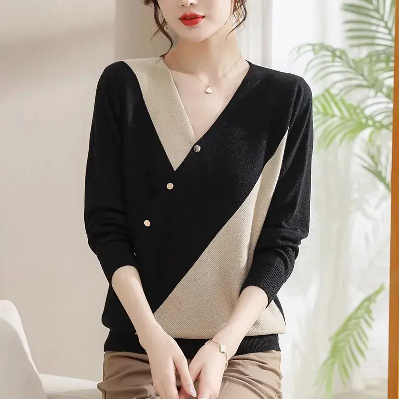 Knitted Bottom Shirt Pullover Sweater Women Autumn Winter2025New Loose Western-Style Color Matching V-Neck Long Sleeved Thin Top