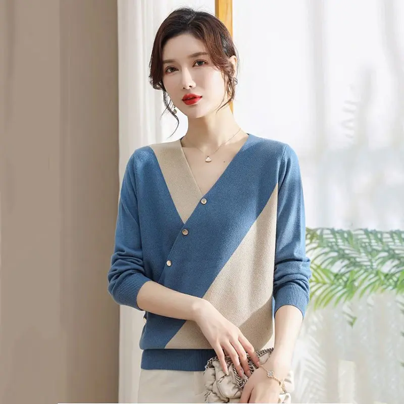 Knitted Bottom Shirt Pullover Sweater Women Autumn Winter2025New Loose Western-Style Color Matching V-Neck Long Sleeved Thin Top