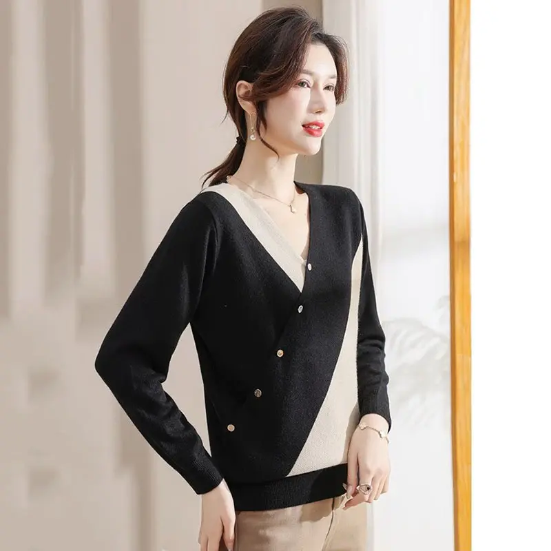 Knitted Bottom Shirt Pullover Sweater Women Autumn Winter2025New Loose Western-Style Color Matching V-Neck Long Sleeved Thin Top