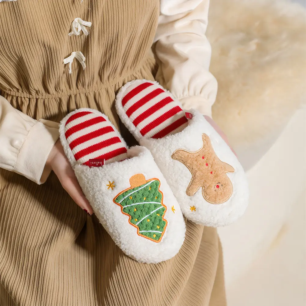 Christmas Plush Slippers Flat Thermal Slippers Comfortable Cute Gingerbread Man Slippers Furry Xmas Tree Slippers for Men Women