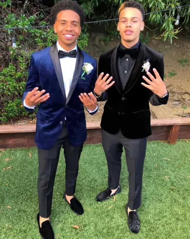 Blue velvet Groom Tuxedos 2024 Wedding Suits Prom Men Suits Two types 2 Pieces Suit ( Jacket +Pants）