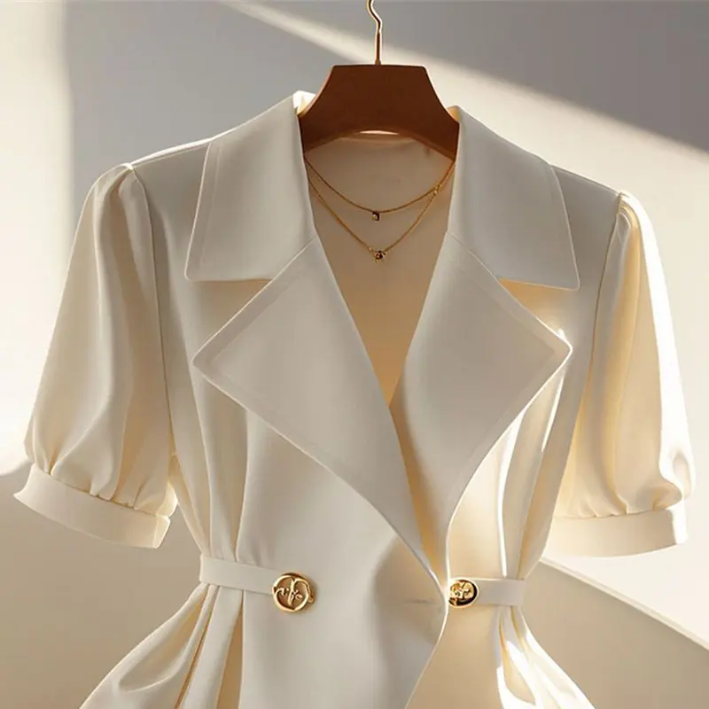 2025 New Summer Light-cooked French Niche Design Unique and Super-beautiful White Blazer Collar Short-sleeved Waist Shirt Female