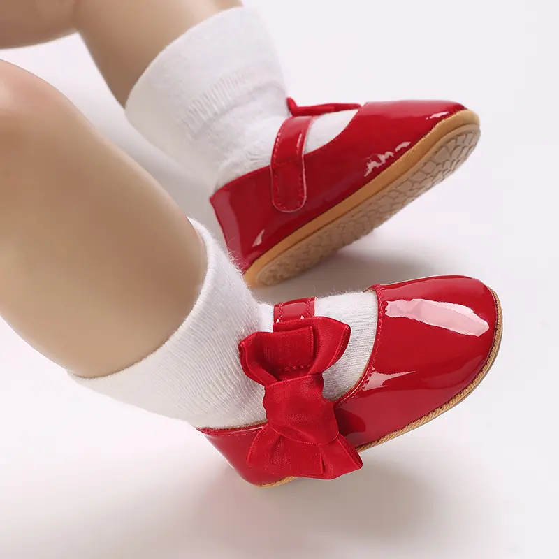 Baby girl cute bow decoration set wearing Mary Jane shoes, children's outdoor walking shoes