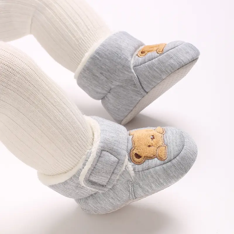 Cute cartoon comfortable boots, suitable for baby boys, soft and warm with wool boots, suitable for indoor walks, autumn and win