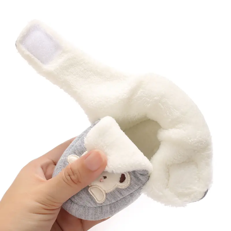 Cute cartoon comfortable boots, suitable for baby boys, soft and warm with wool boots, suitable for indoor walks, autumn and win