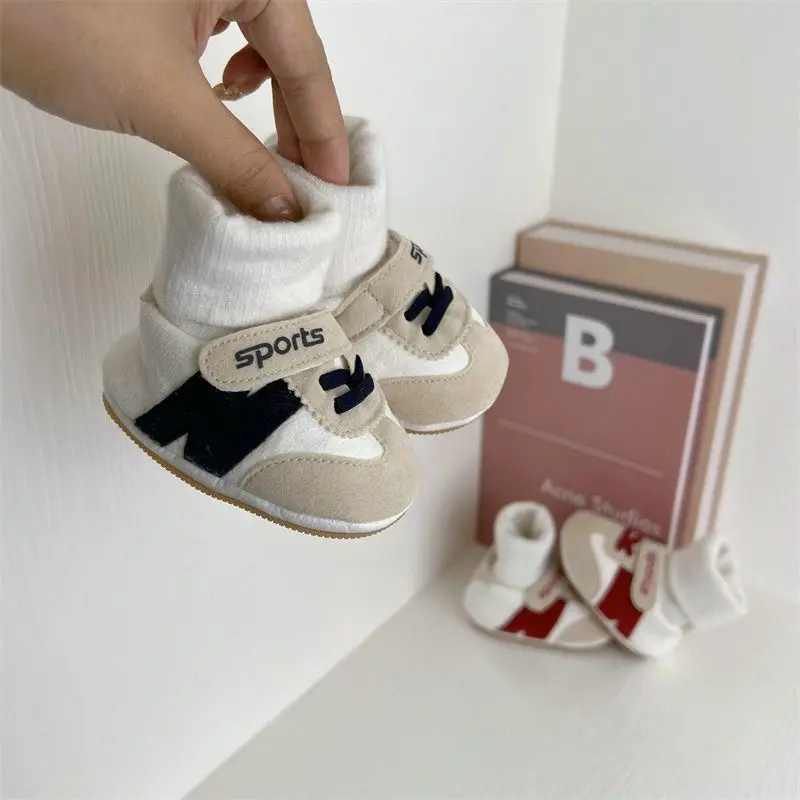 Cozy  Baby Ankle Boots with Heart Design - Soft, Warm, and Comfortable Winter Shoes for Infants, Round Toe, Closure, and Plush