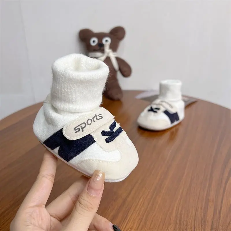 Cozy  Baby Ankle Boots with Heart Design - Soft, Warm, and Comfortable Winter Shoes for Infants, Round Toe, Closure, and Plush