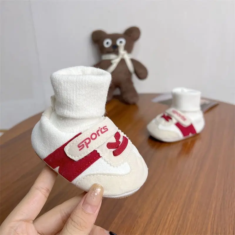 Cozy  Baby Ankle Boots with Heart Design - Soft, Warm, and Comfortable Winter Shoes for Infants, Round Toe, Closure, and Plush