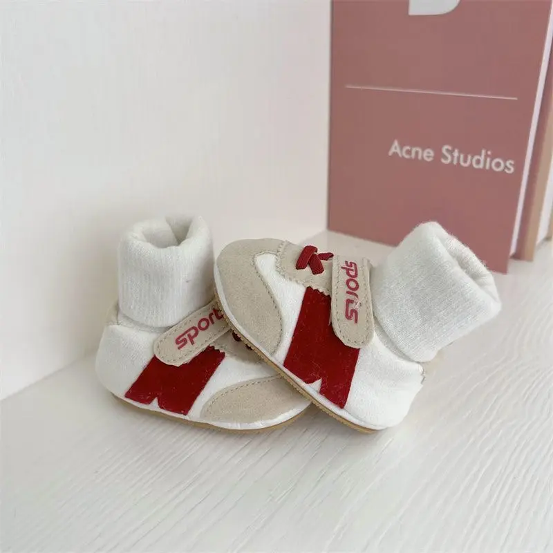 Cozy  Baby Ankle Boots with Heart Design - Soft, Warm, and Comfortable Winter Shoes for Infants, Round Toe, Closure, and Plush