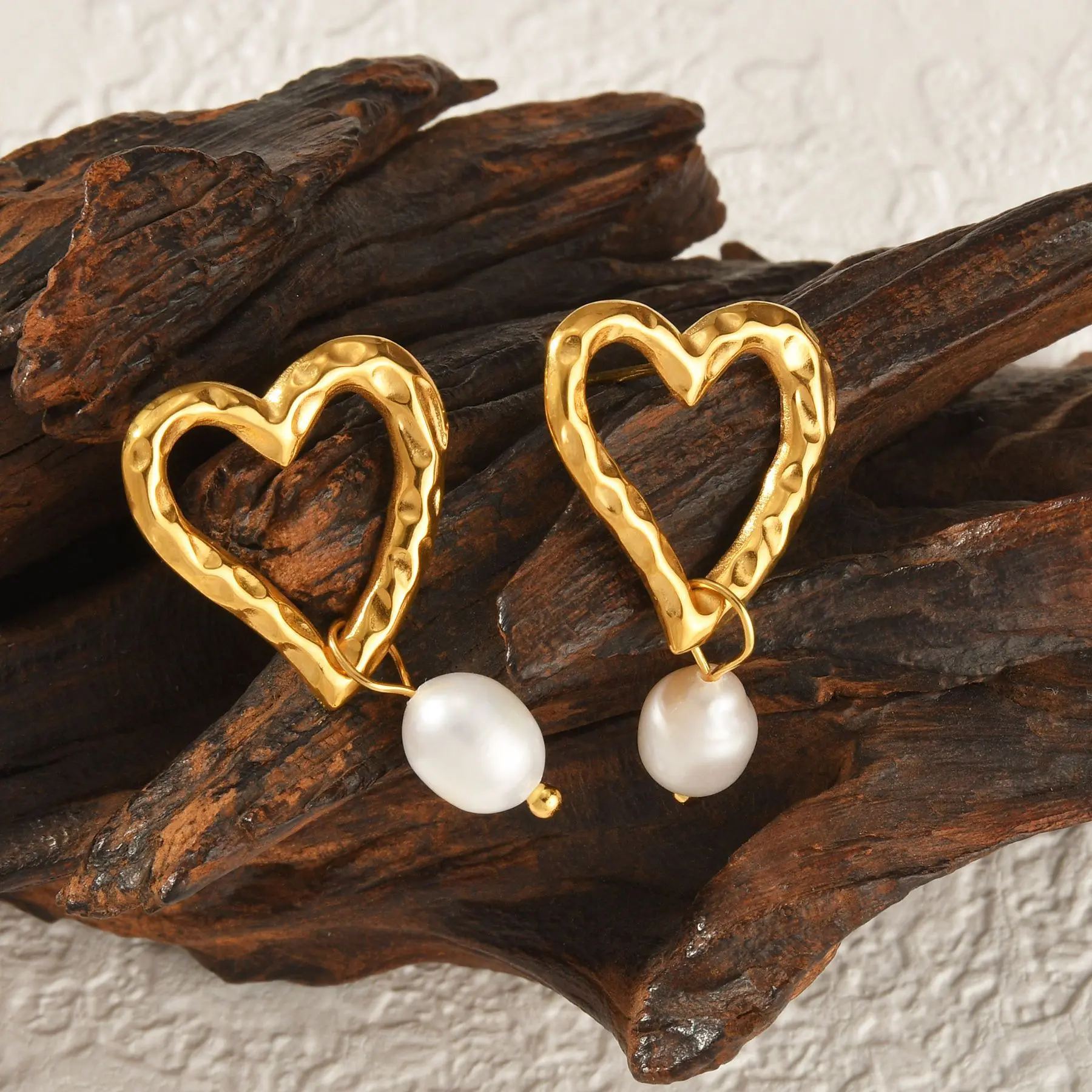 Freeteeme Vintage 18k Gold Plated Heart Shell Stud Earrings Stainless Steel for Women Party Fashion Geometric Jewelry Accessory