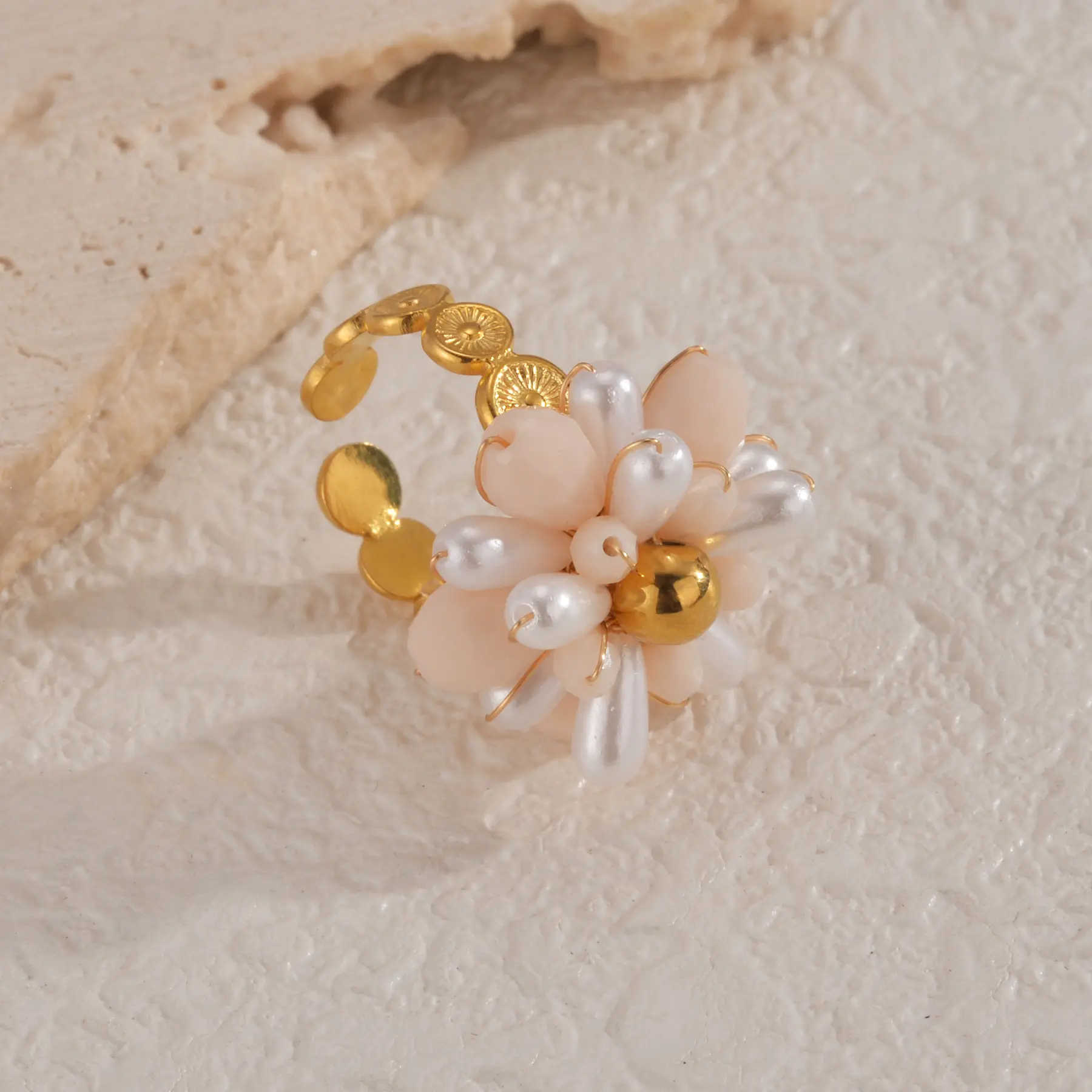 Freeteeme Retro Acrylic Beaded Flower Ring for Women Stainless Steel Gold Color Open Ring Fashion Birthday Party Wedding Jewelry