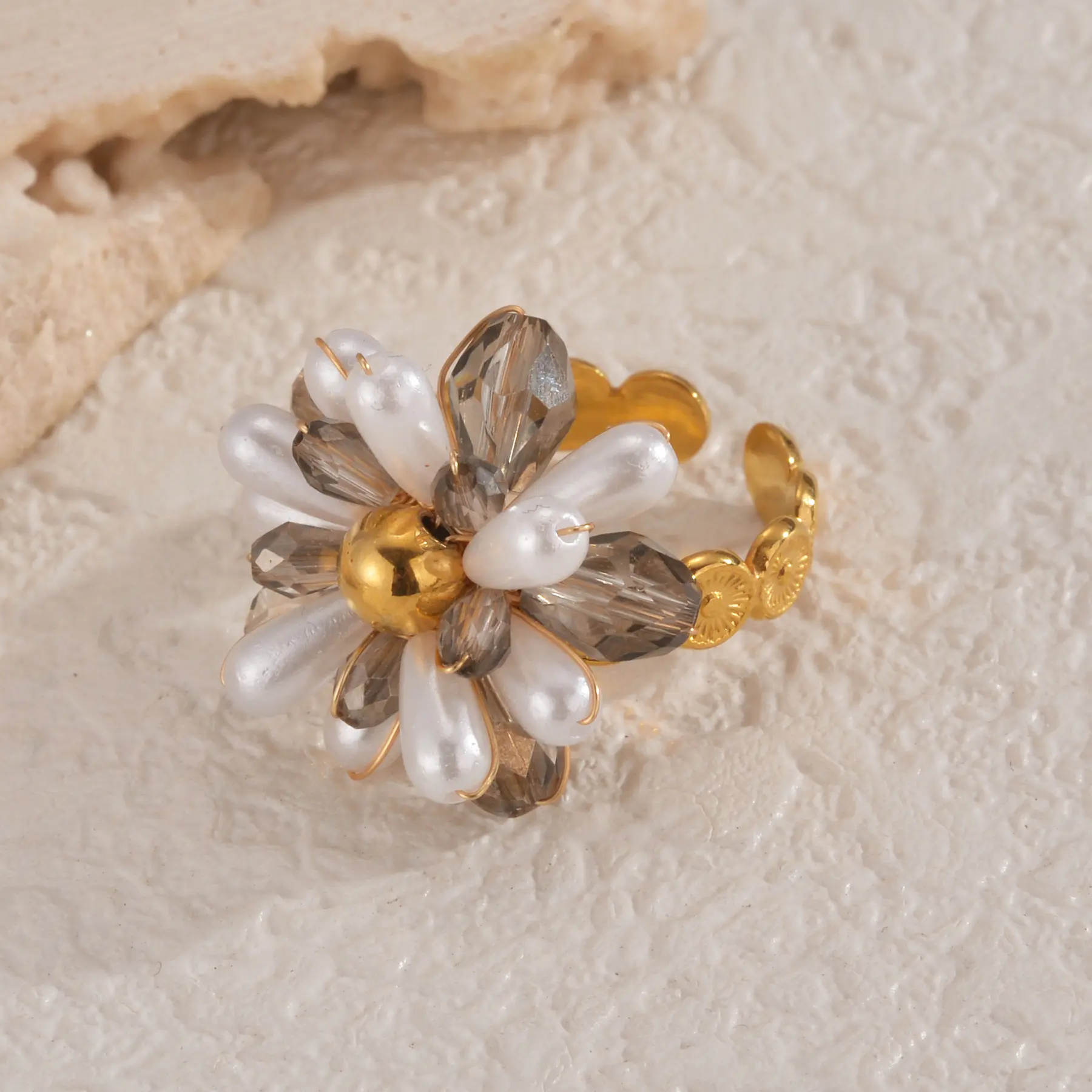 Freeteeme Retro Acrylic Beaded Flower Ring for Women Stainless Steel Gold Color Open Ring Fashion Birthday Party Wedding Jewelry