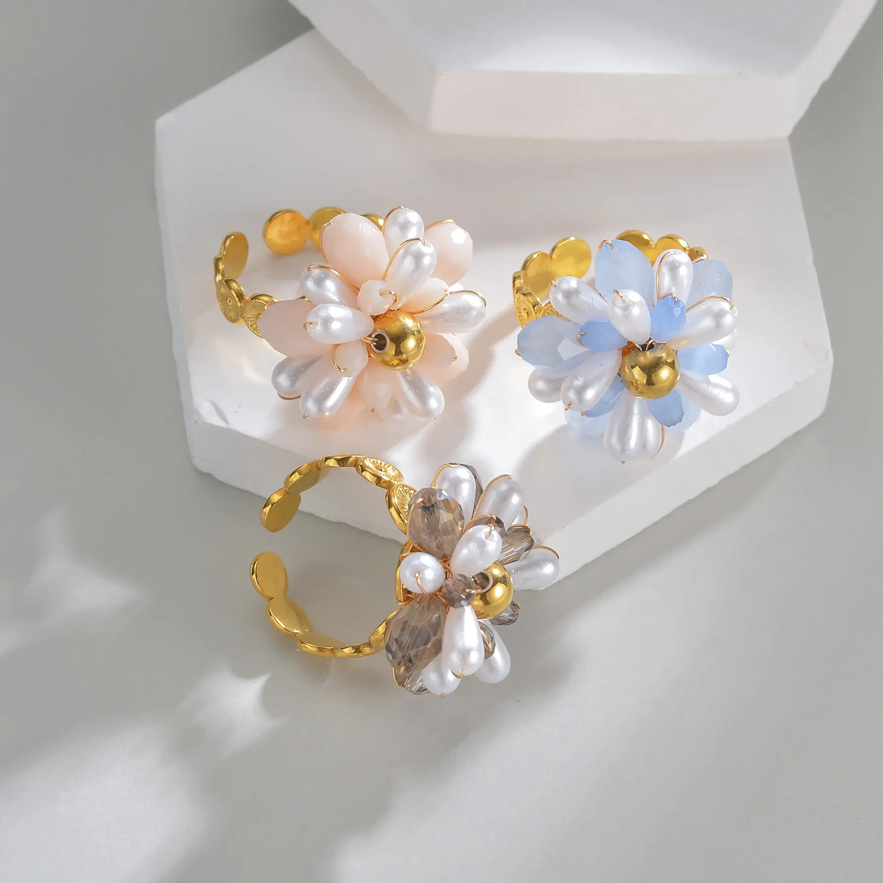 Freeteeme Retro Acrylic Beaded Flower Ring for Women Stainless Steel Gold Color Open Ring Fashion Birthday Party Wedding Jewelry