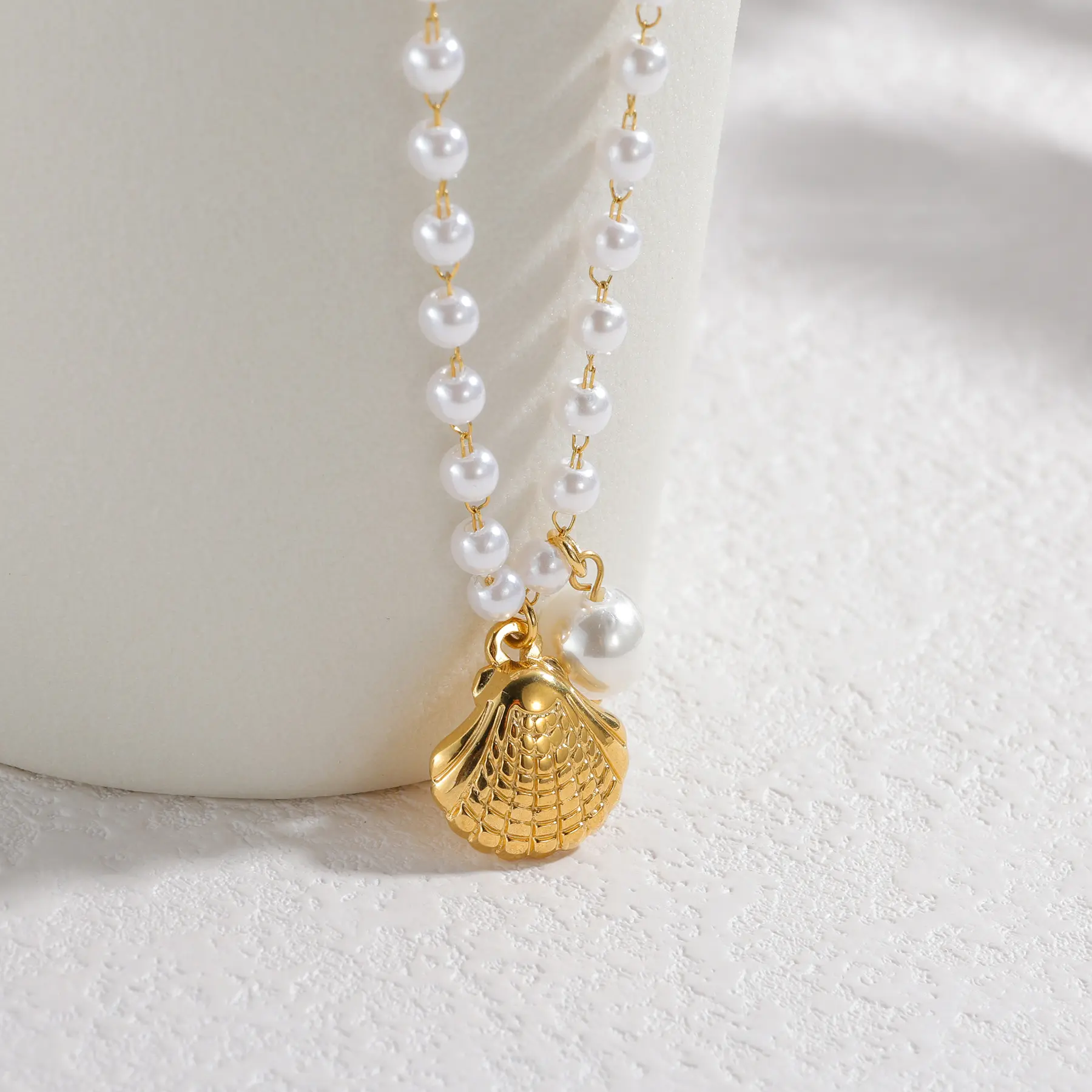 Freeteeme Trendy Imitation Pearl Chain Necklace for Women Gold Color Ocean Series Fish Shell Charm Pendant Jewelry Birthday Gift