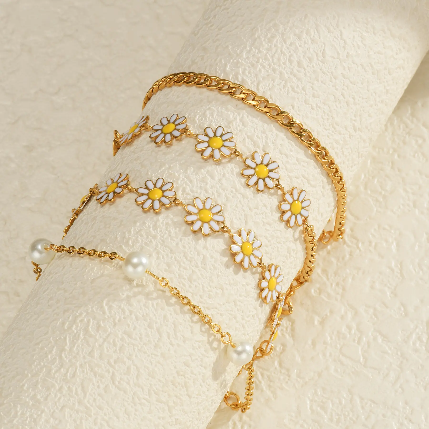 Freeteeme Daisy Imitation Pearl Bracelet for Women Girls Gold-plated Stainless Steel Star Beaded Hand Chain Summer Jewelry Gifts