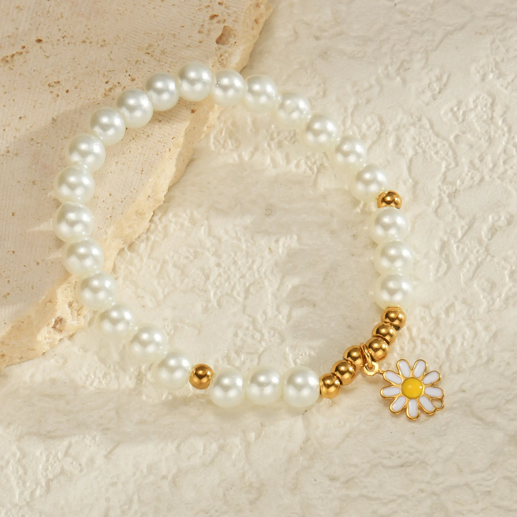 Freeteeme Daisy Imitation Pearl Bracelet for Women Girls Gold-plated Stainless Steel Star Beaded Hand Chain Summer Jewelry Gifts