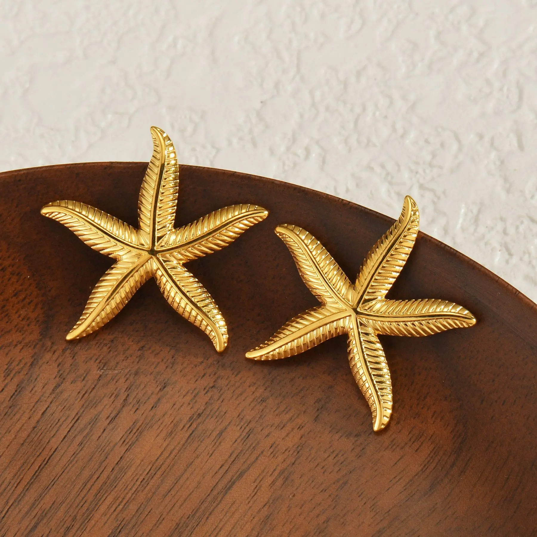 Freeteeme Textured Shell Starfish Stud Earrings Stainless Steel Earrings Beach Holiday Jewelry for Women Birthday Wedding Gift