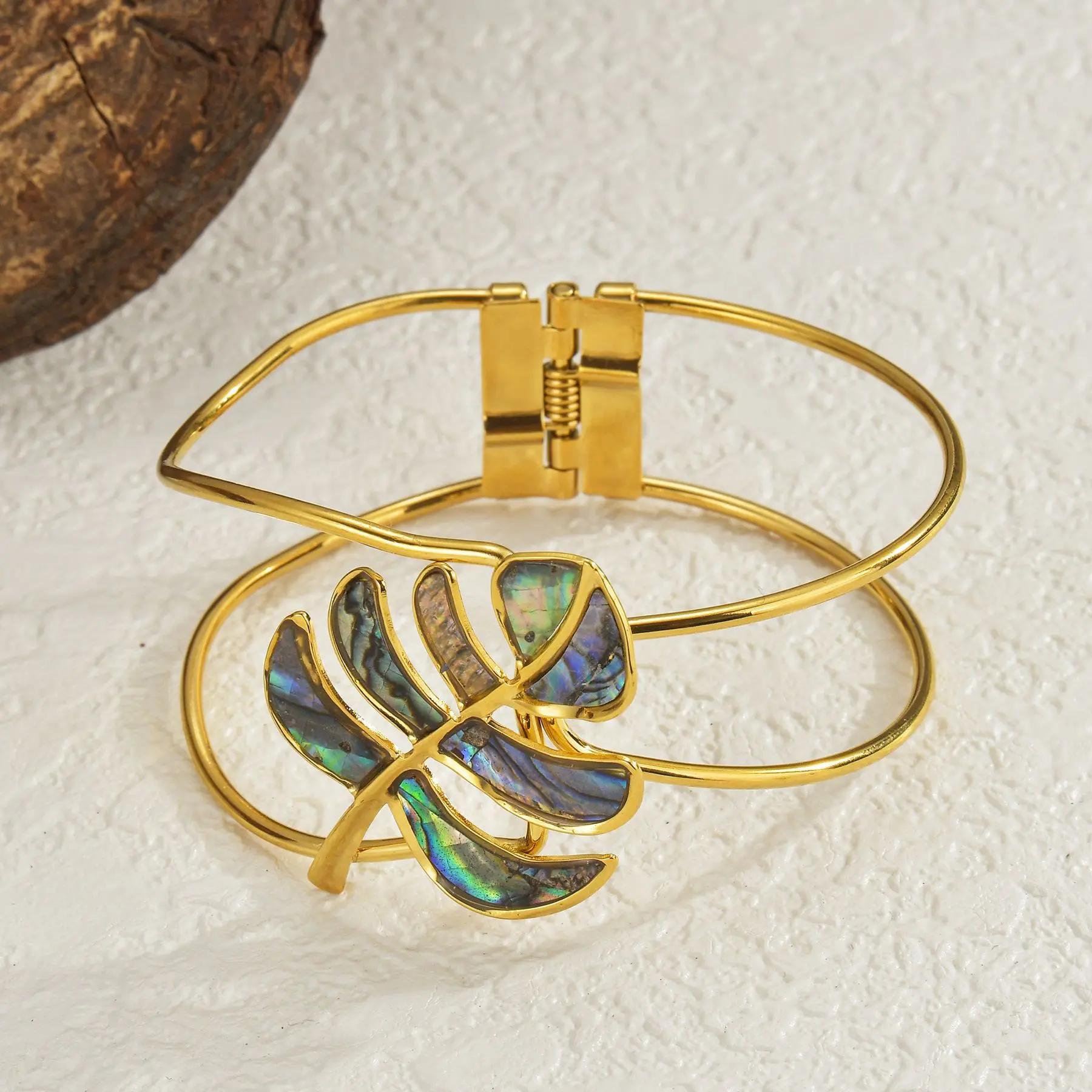 Freeteeme Exaggerated Colorful Leaf Shaped Shell Bangle Couple Gold-plated Stainless Steel Hollow Buckle Bracelet Jewelry Gift