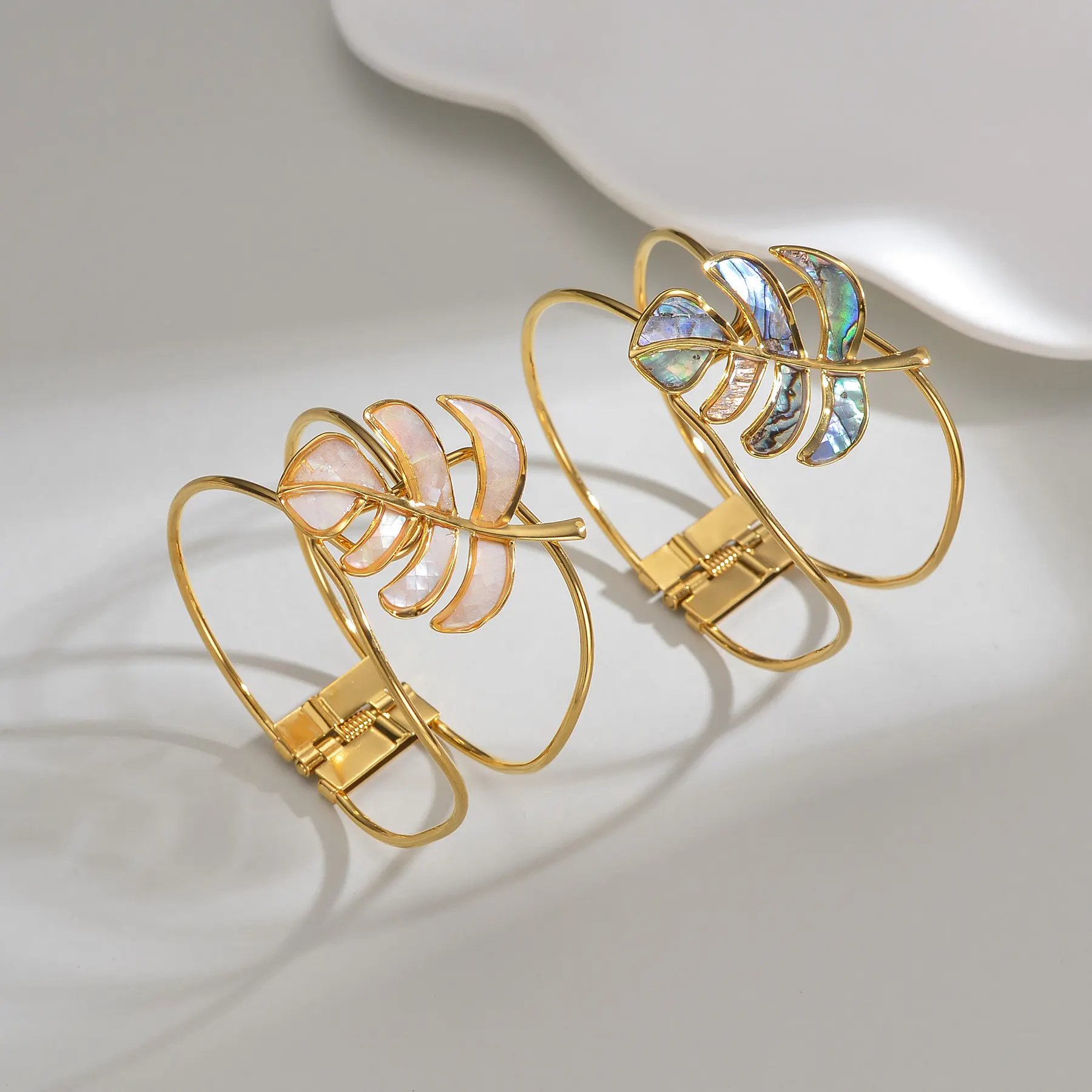 Freeteeme Exaggerated Colorful Leaf Shaped Shell Bangle Couple Gold-plated Stainless Steel Hollow Buckle Bracelet Jewelry Gift