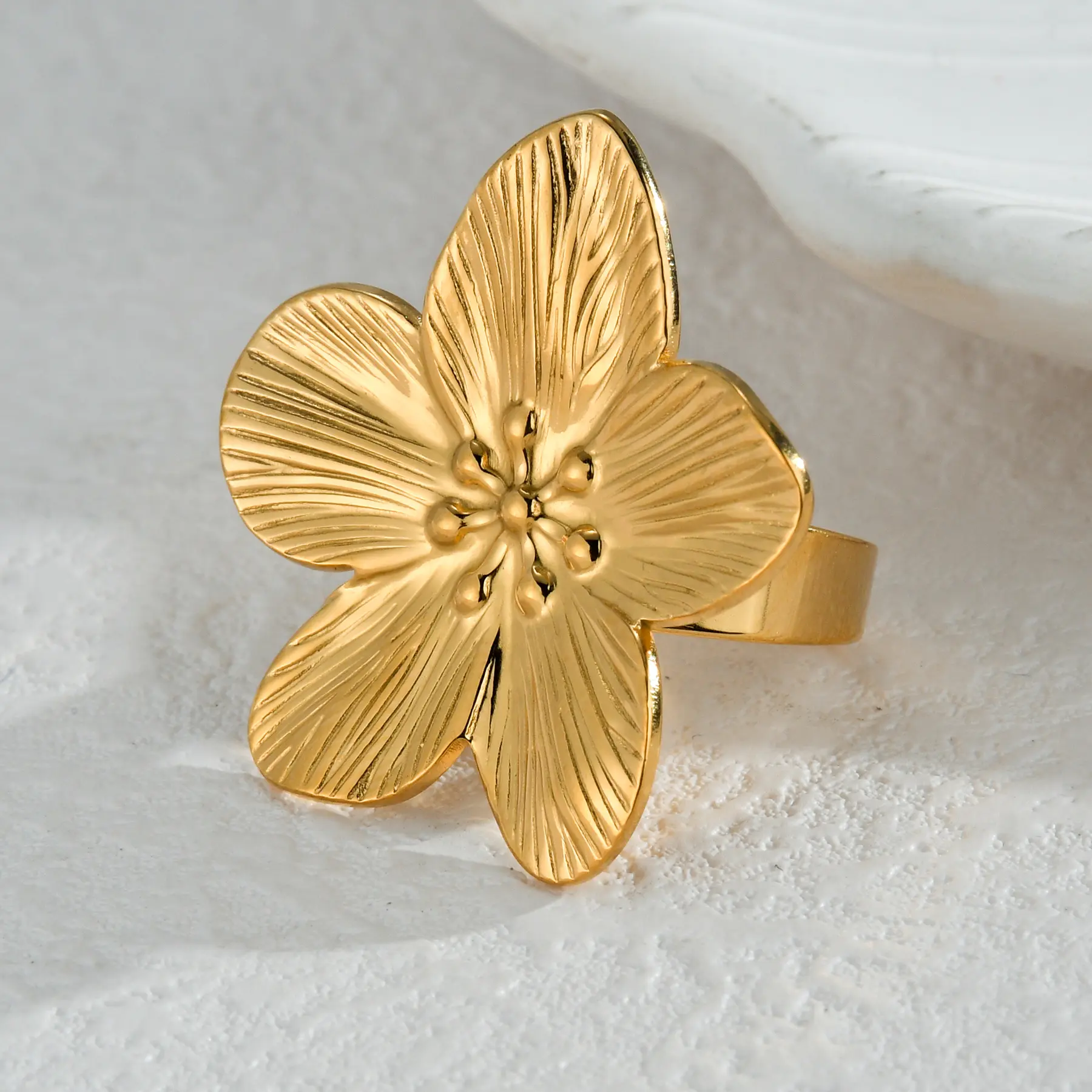 Freeteeme New Trendy 18K Gold-plated Flowers Ring For Women Vintage Stainless Steel Adjustable Ring Jewelry Party Birthday Gifts