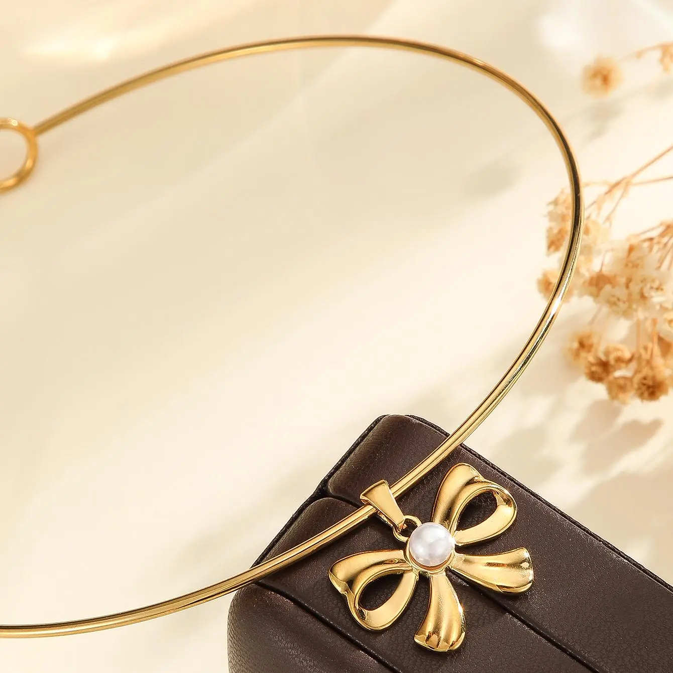 Freeteeme New Bow-knot Shell Pendant Necklace for Women Gold Plated Ceramic Charms Choker Imitation Pearls Jewelry Birthday Gift