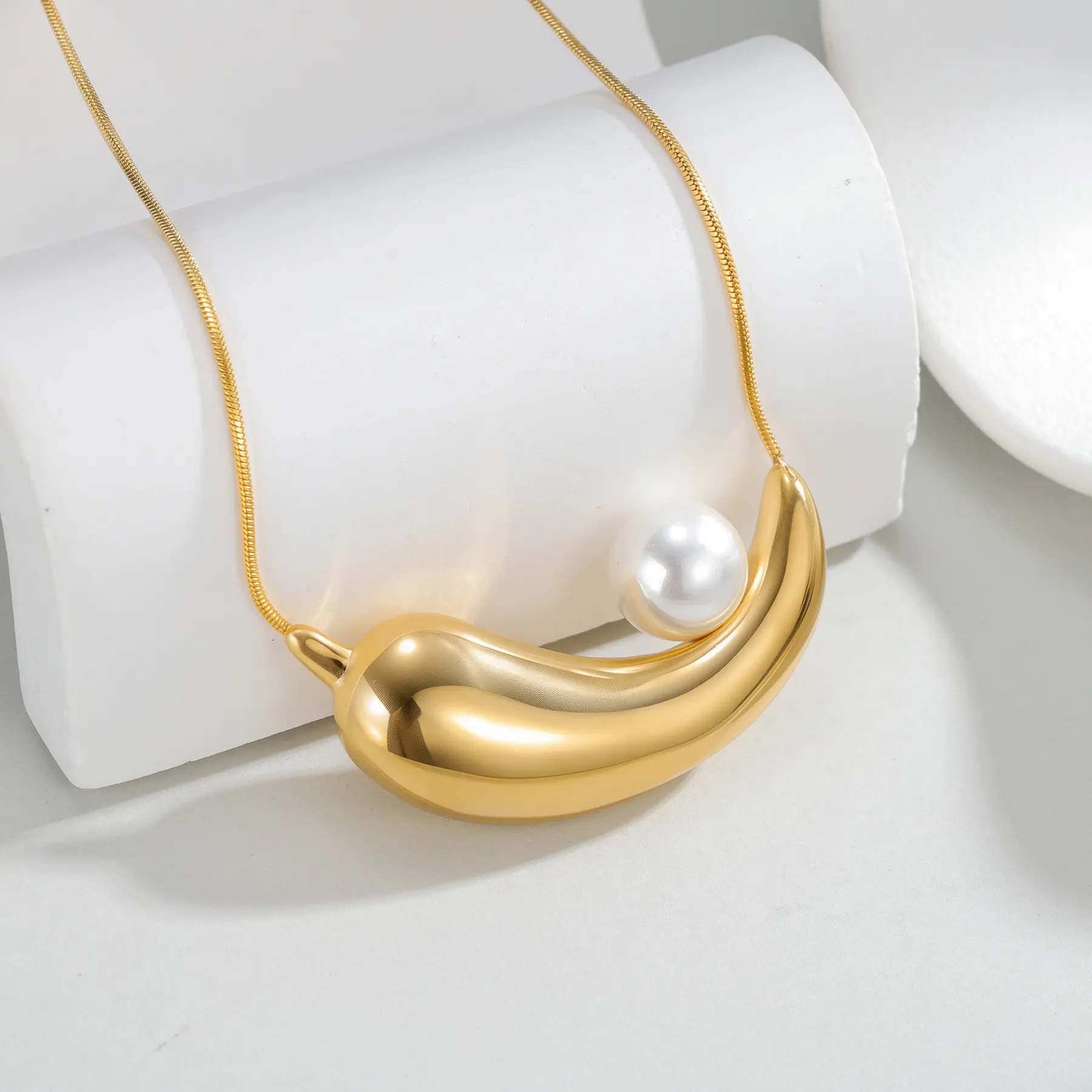 Freeteeme Exquisite Geometric Inlaid Pearl Necklace for Women Stainless Steel Fashion Chili Pendant Chain Couple Jewelry 2025