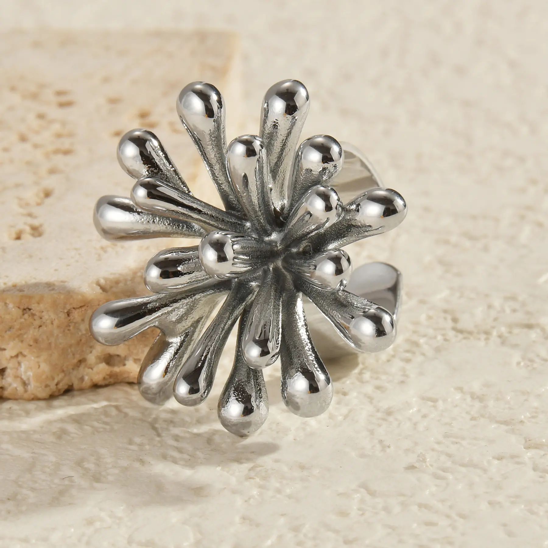 Freeteeme Trendy Flower Open Ring for Women Men Stainless Steel Metal Gold Color Alluring Jewelry Couple Gift 2024