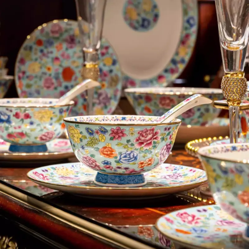Fine China Luxury Dinnerware Sets Ceramic Christmas Kitchen Guests Party Plates Set Breakfast Wedding Vajillas Completa Dishes