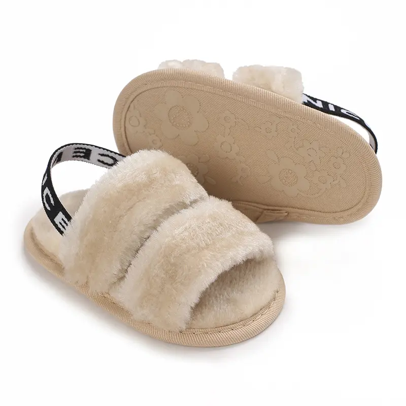 In winter, 0-1 year old babies are comfortable indoors, warm slippers, toddler shoes wool shoes