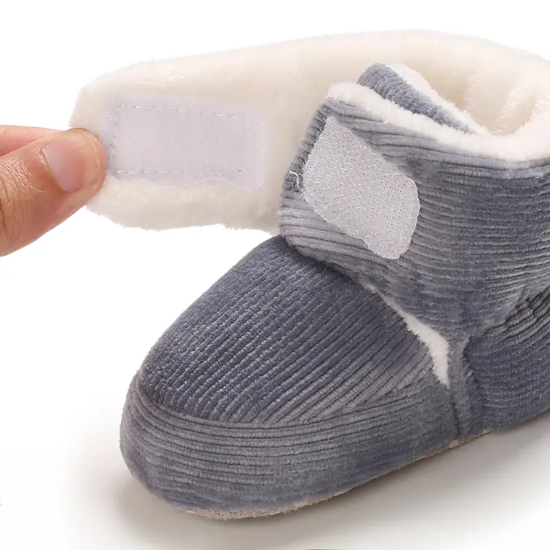A pair of comfortable and warm girls' midsole slip boots, casual style, indoor use, solid color, fabric on/inside/outside sole,