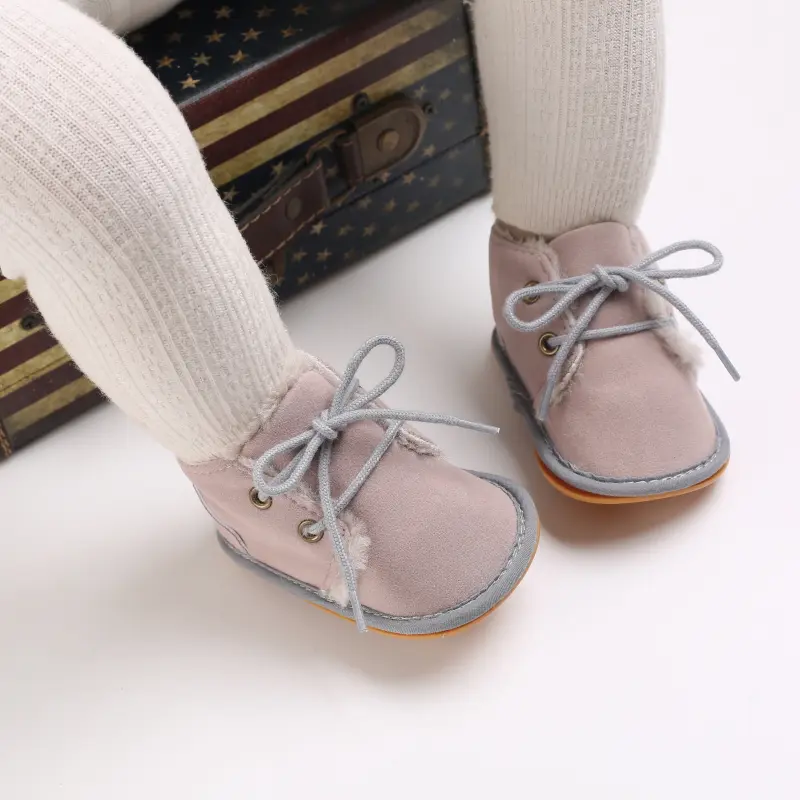 A pair of comfortable and warm girls' midsole slip boots, casual style, indoor use, solid color, fabric on/inside/outside sole,