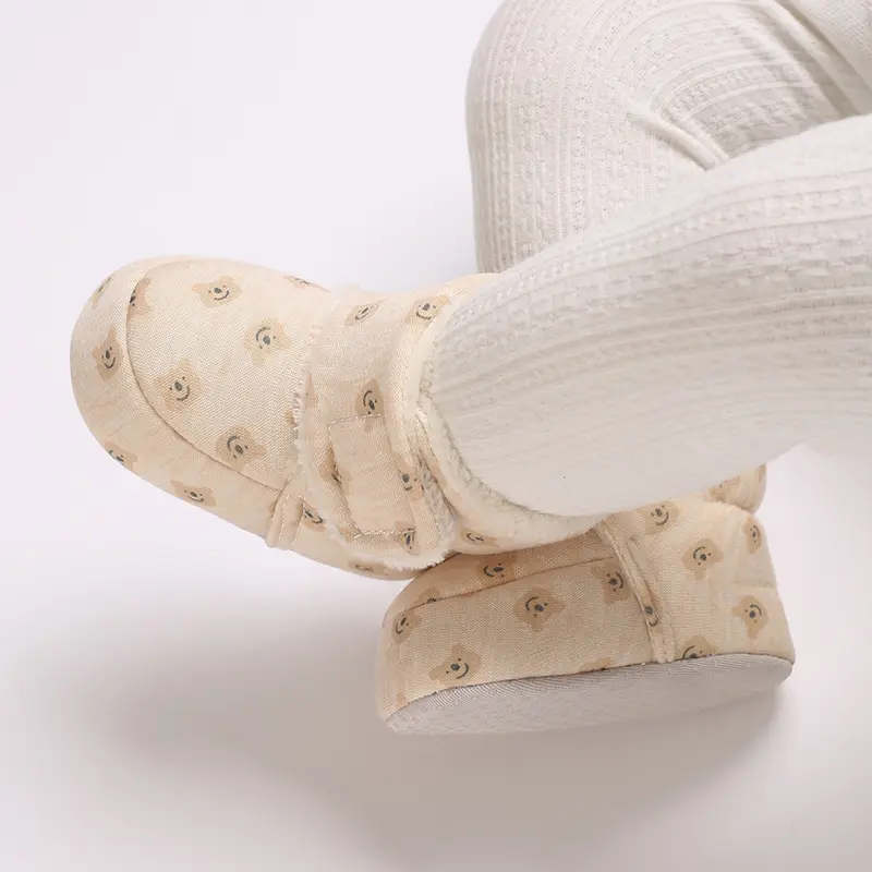 Cute cartoon comfortable boots, suitable for baby boys, soft and warm with wool boots, suitable for indoor walks, autumn
