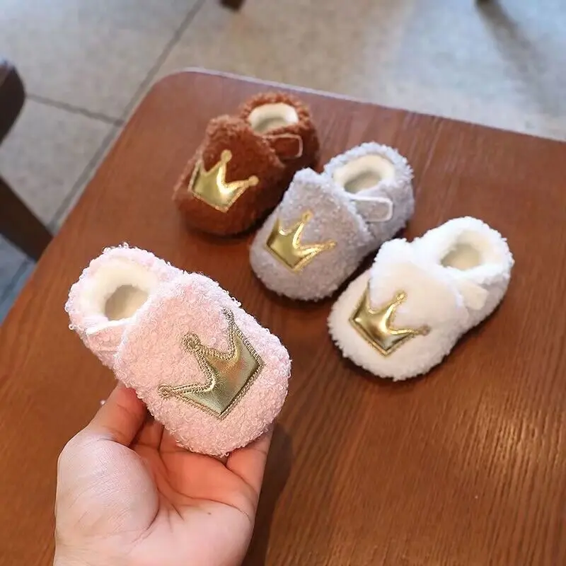 Children's shoes and socks suitable for babies aged 3 to 12 months, soft soled shoes in winter, thick velvet material