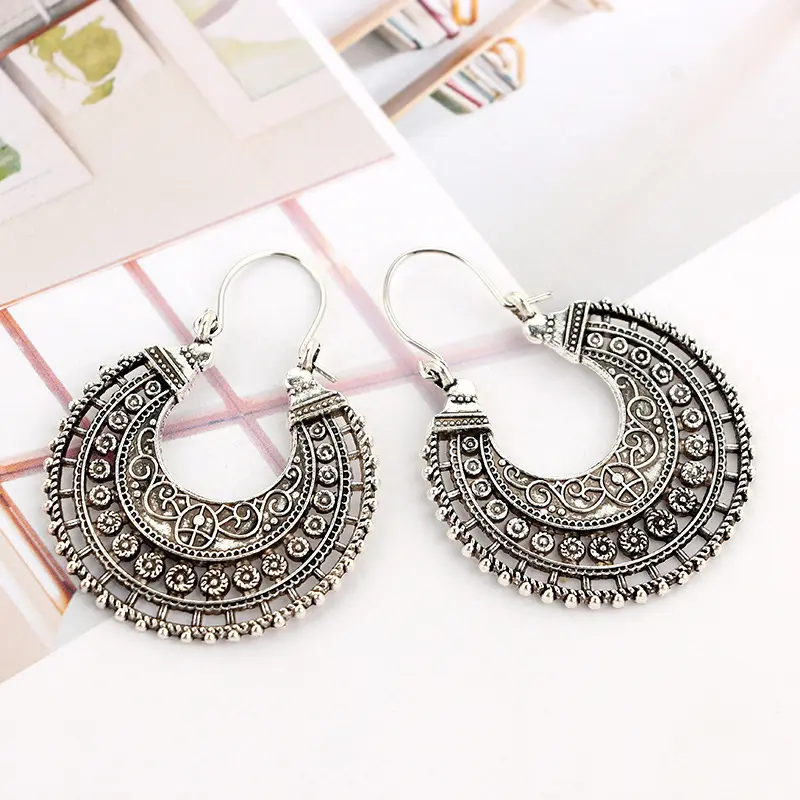 New Vintage Bohemian Hollow Carve Flower Crescent Drop Earrings for Women Fashion Chunky Open Round Statement Jewelry Brincos