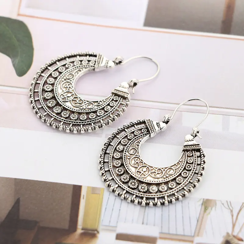 New Vintage Bohemian Hollow Carve Flower Crescent Drop Earrings for Women Fashion Chunky Open Round Statement Jewelry Brincos