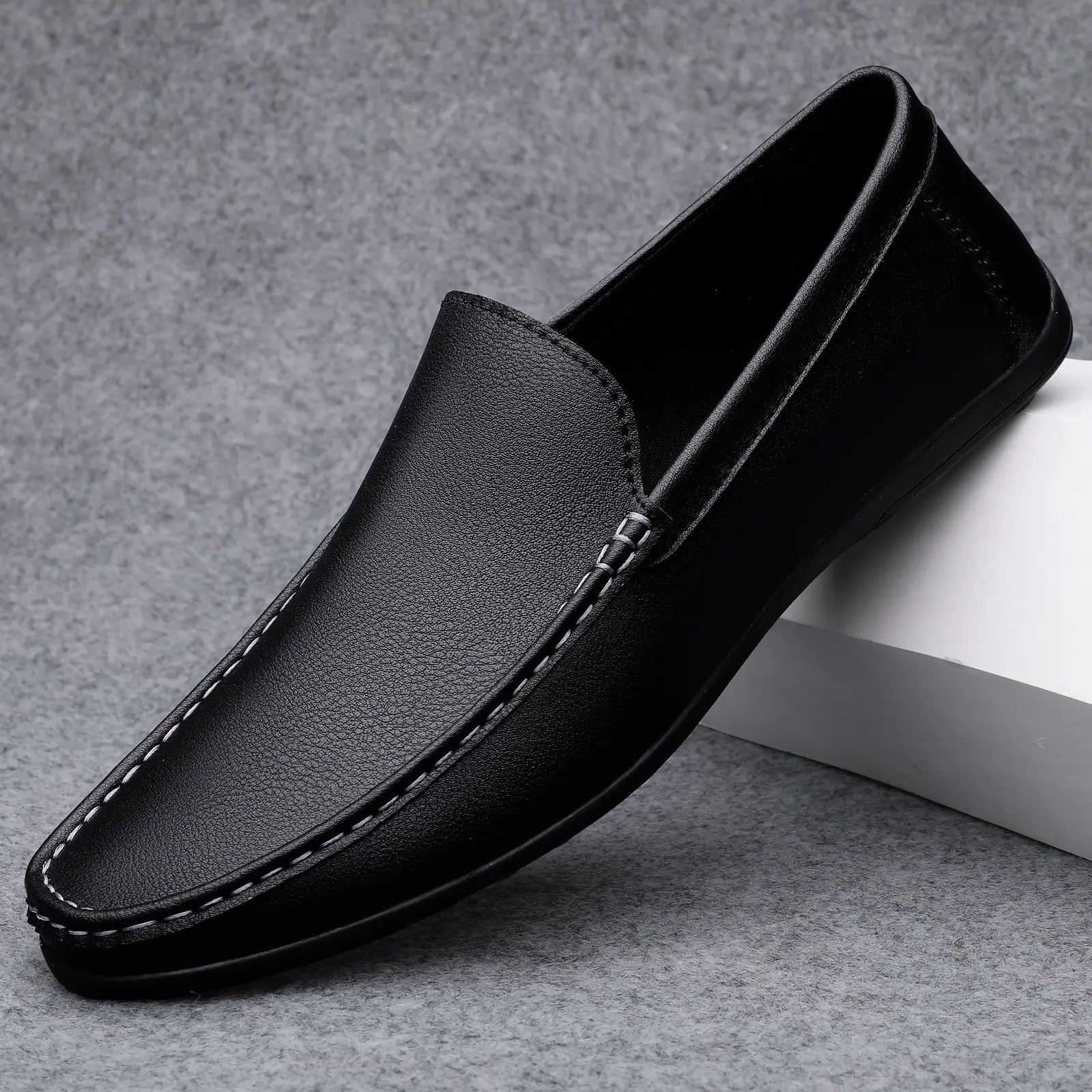 2022 Fashion Mens Shoes High Quality Brand Loafers Comfy Leather Boats Shoes White Men Summer Casual Shoes Mocassin Plus Size 47